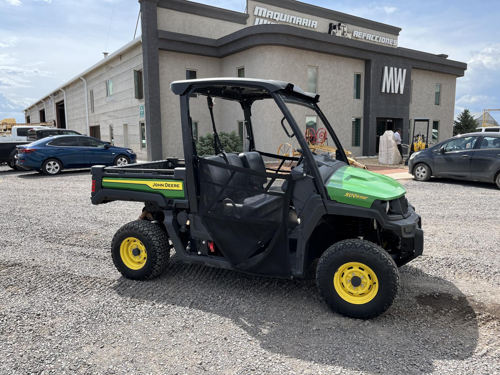 ./imagenes/INVOICE/2019/18253/JOHN DEERE XUV835E (1).JPG